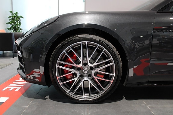 Porsche Panamera 4S 7 of 21