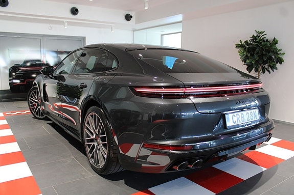 Porsche Panamera 4S 2 of 5