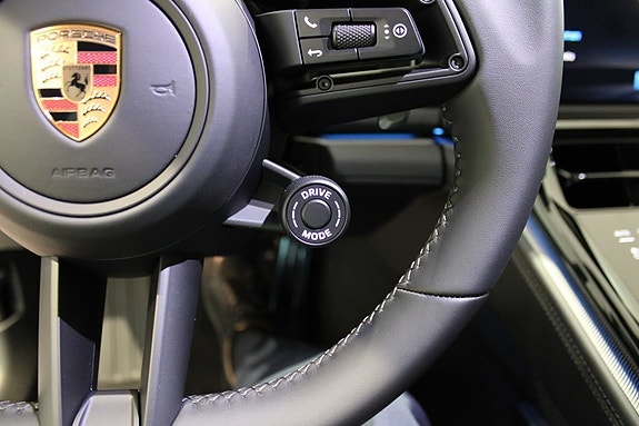 Porsche Panamera 4S 17 of 21