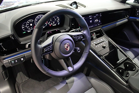 Porsche Panamera 4S 19 of 21