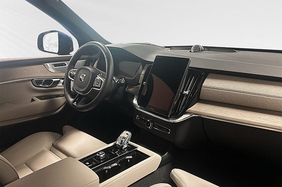 Volvo XC90 6 of 9
