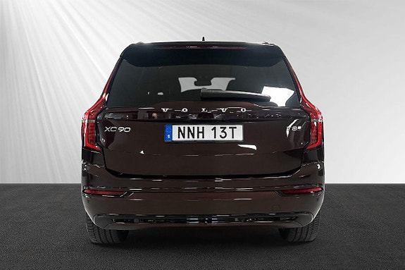 Volvo XC90 2 of 9