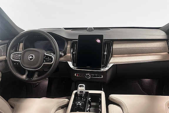 Volvo XC90 5 of 9