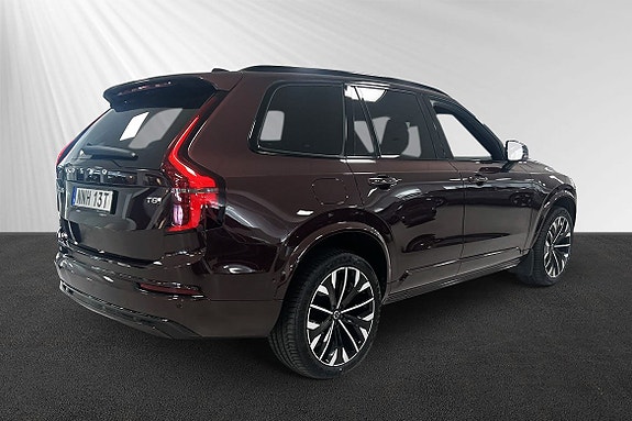 Volvo XC90 3 of 9