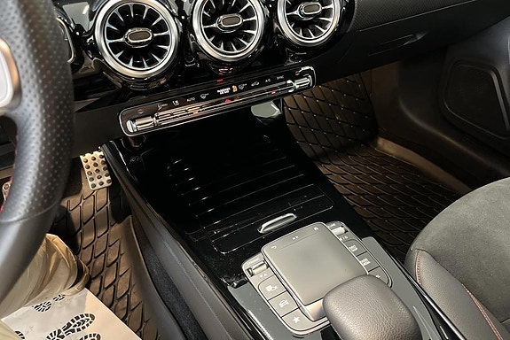 Mercedes-Benz CLA200 12 of 14