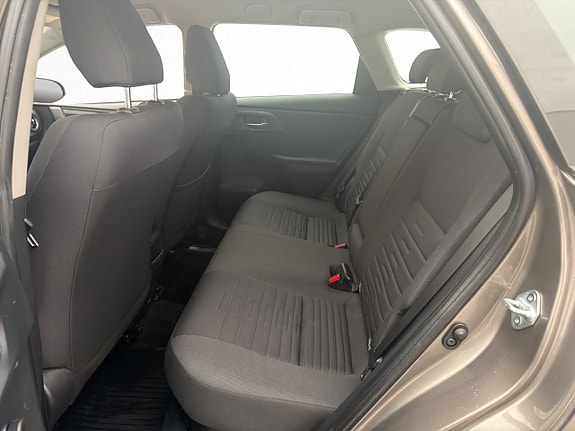 Toyota Auris 22 of 27