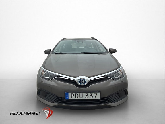Toyota Auris 2 of 5