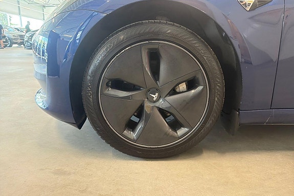 Tesla Model 3 20 of 23