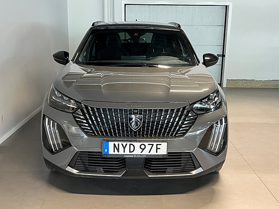 Peugeot 2008 2 of 5