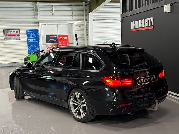BMW 320d 3 of 12
