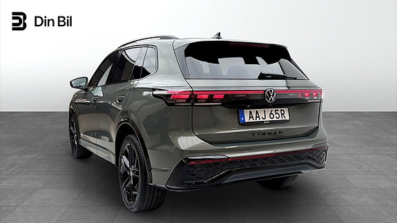 Volkswagen Tiguan 3 of 5