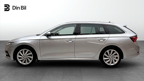 Skoda Octavia 2 of 5