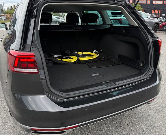 Volkswagen Passat 13 of 30