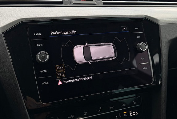 Volkswagen Passat 30 of 30
