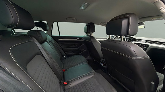 Volkswagen Passat 12 of 30