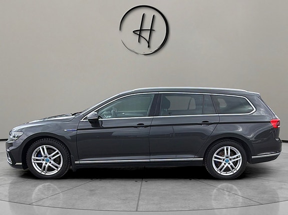 Volkswagen Passat 8 of 30
