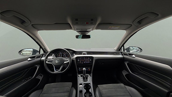 Volkswagen Passat 10 of 30