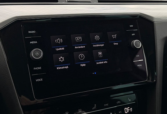 Volkswagen Passat 18 of 30