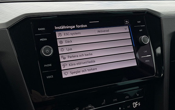 Volkswagen Passat 23 of 30
