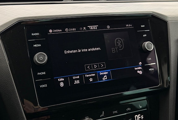 Volkswagen Passat 21 of 30