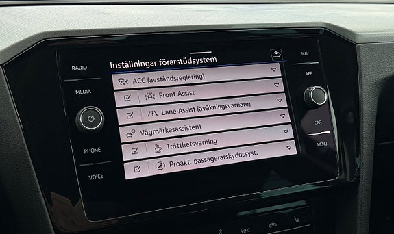 Volkswagen Passat 25 of 30