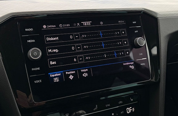 Volkswagen Passat 27 of 30