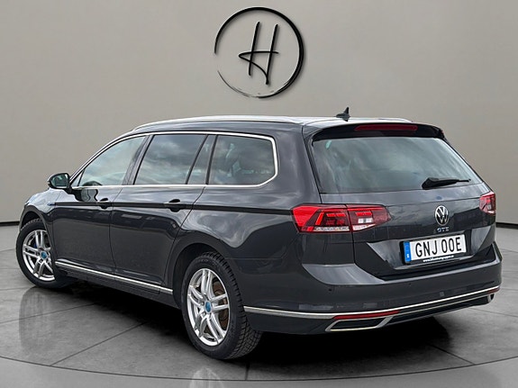 Volkswagen Passat 6 of 30