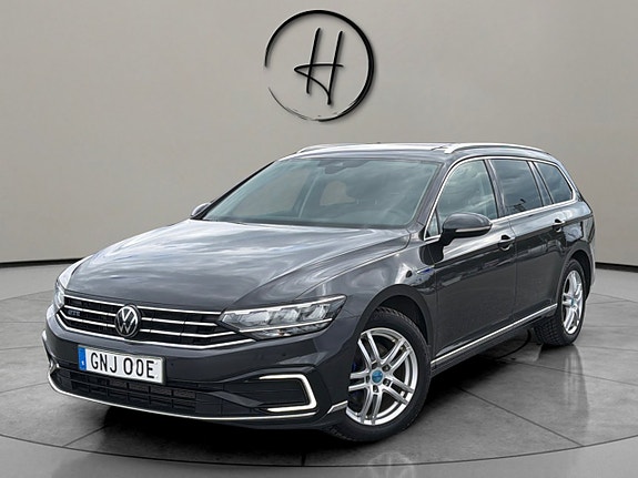 Volkswagen Passat 2 of 5