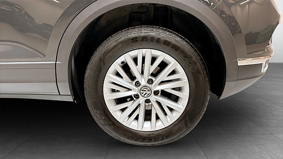 Volkswagen T-Roc 6 of 15