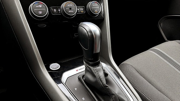 Volkswagen T-Roc 13 of 15