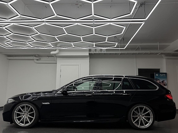 BMW 530d 2 of 5