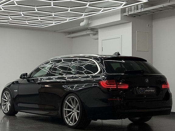 BMW 530d 3 of 5