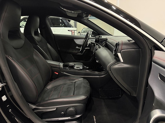 Mercedes-Benz CLA200 13 of 24