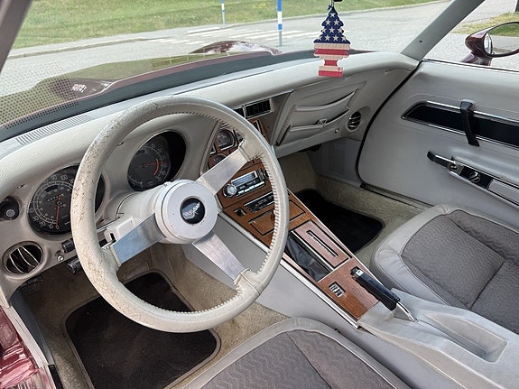 Chevrolet Corvette 6 of 7
