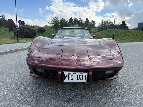 Chevrolet Corvette 4 of 5