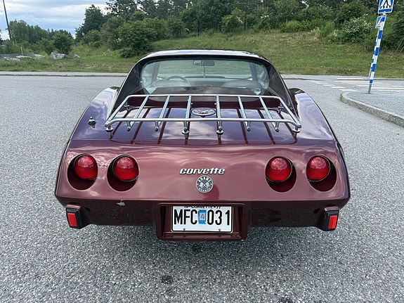Chevrolet Corvette 3 of 5