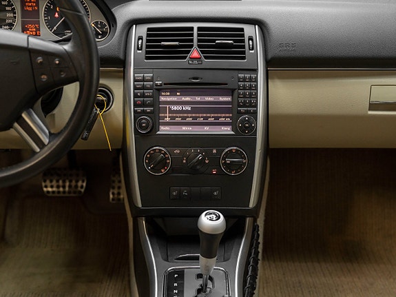 Mercedes-Benz B200 12 of 16