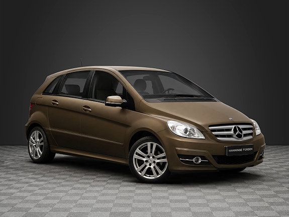 Mercedes-Benz B200 3 of 5
