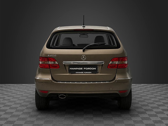 Mercedes-Benz B200 5 of 5