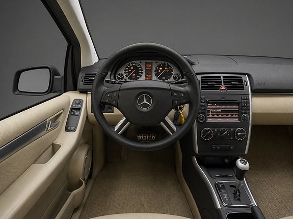 Mercedes-Benz B200 10 of 16