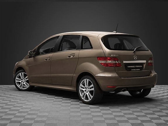 Mercedes-Benz B200 6 of 16