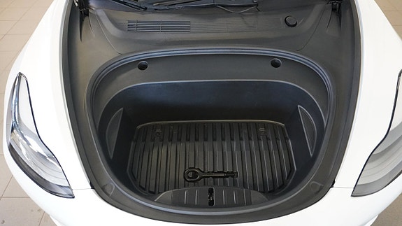 Tesla Model 3 19 of 23