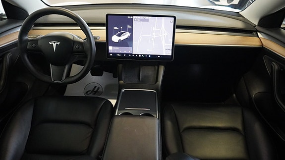 Tesla Model 3 10 of 23
