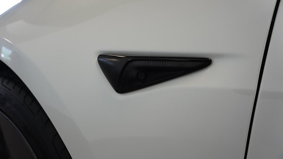 Tesla Model 3 20 of 23