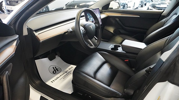 Tesla Model 3 7 of 23