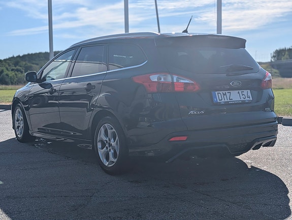 Ford Focus 2 of 3