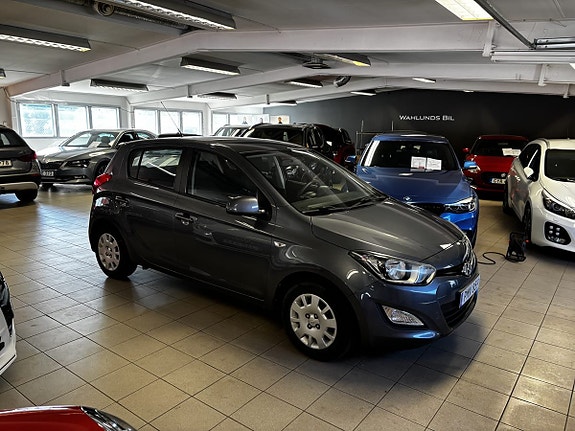 Hyundai i20 2 of 5