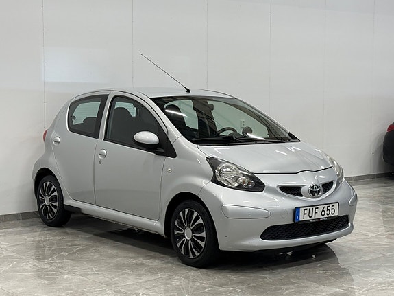 Toyota Aygo 2 of 5