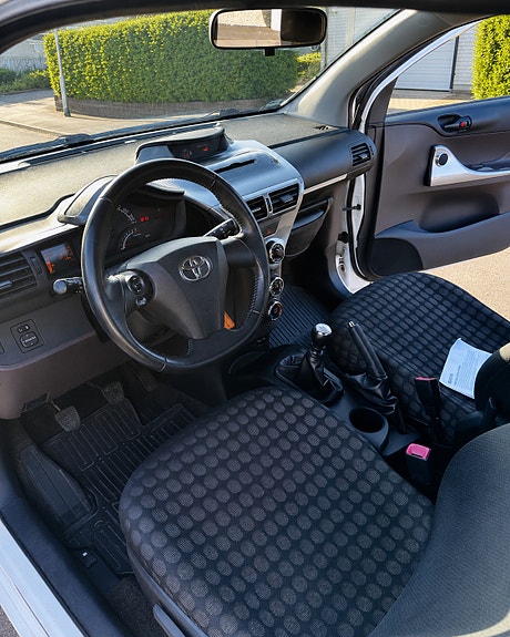Toyota IQ 5 of 5