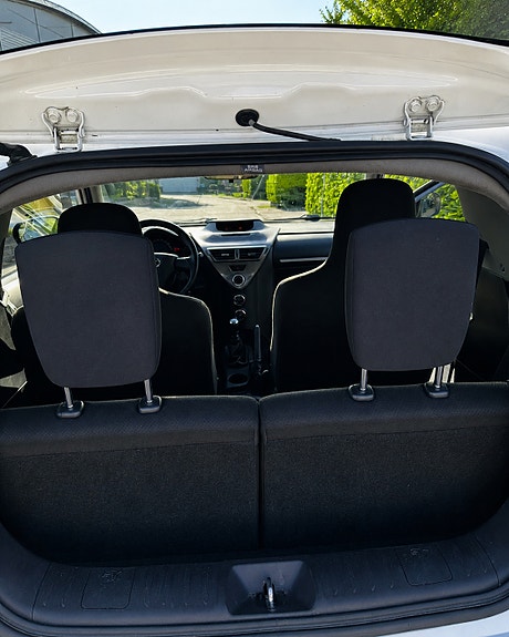 Toyota IQ 4 of 5